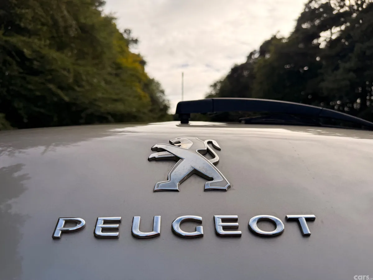 Peugeot 3008 SUV, Petrol, 2016, Grey