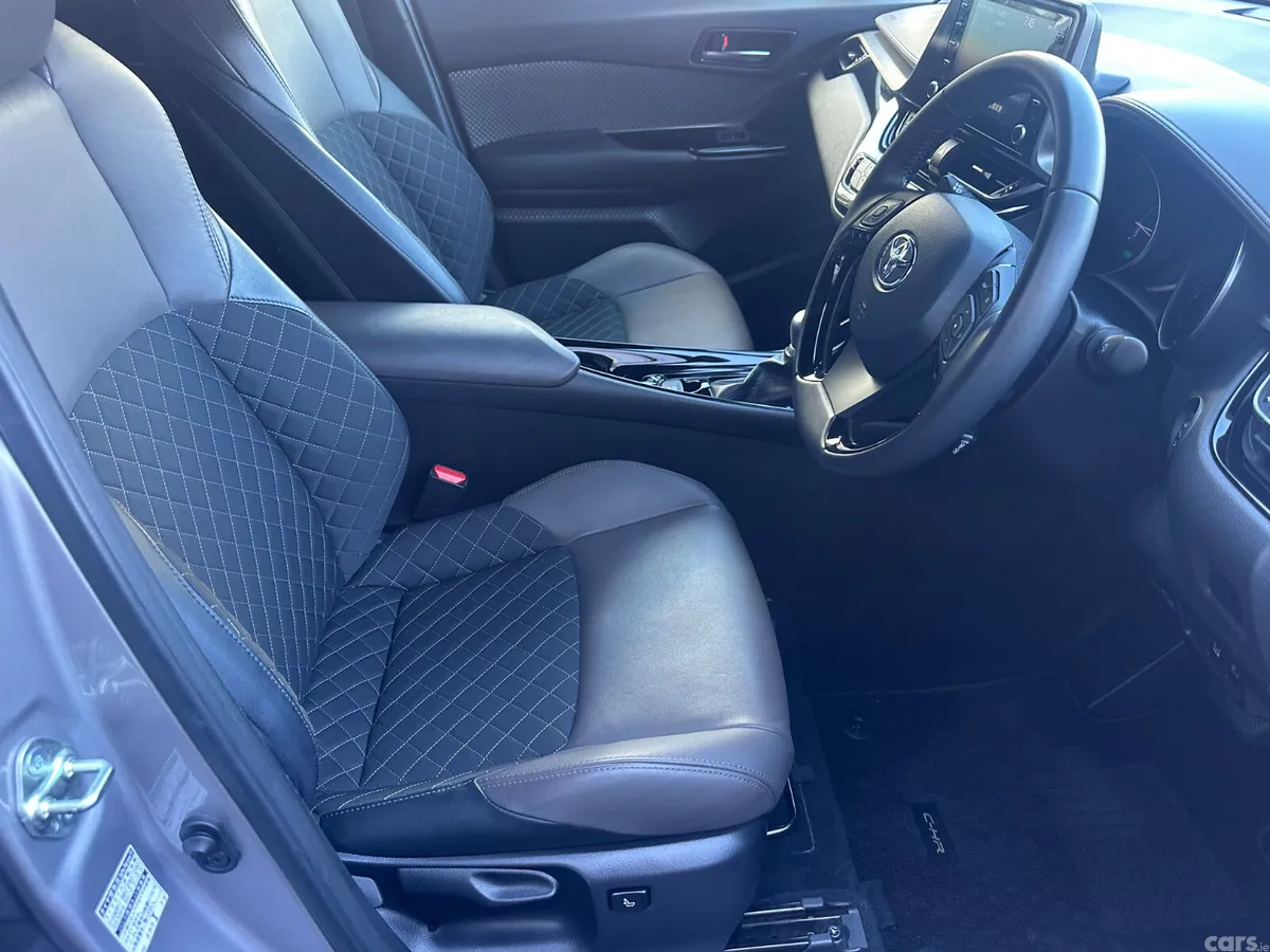 Toyota C-HR SUV, Petrol Hybrid, 2020, Grey