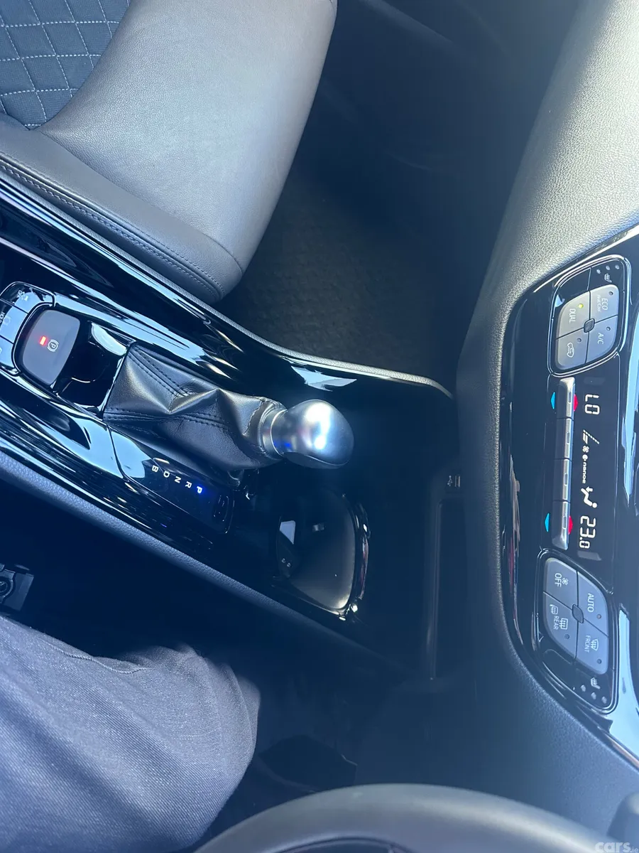 Toyota C-HR SUV, Petrol Hybrid, 2020, Grey