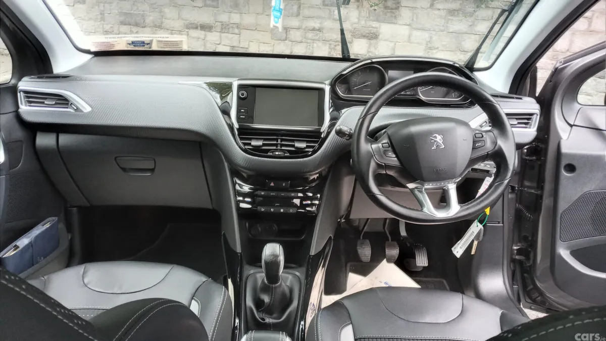 Peugeot 2008 Estate, Diesel, 2017, Grey