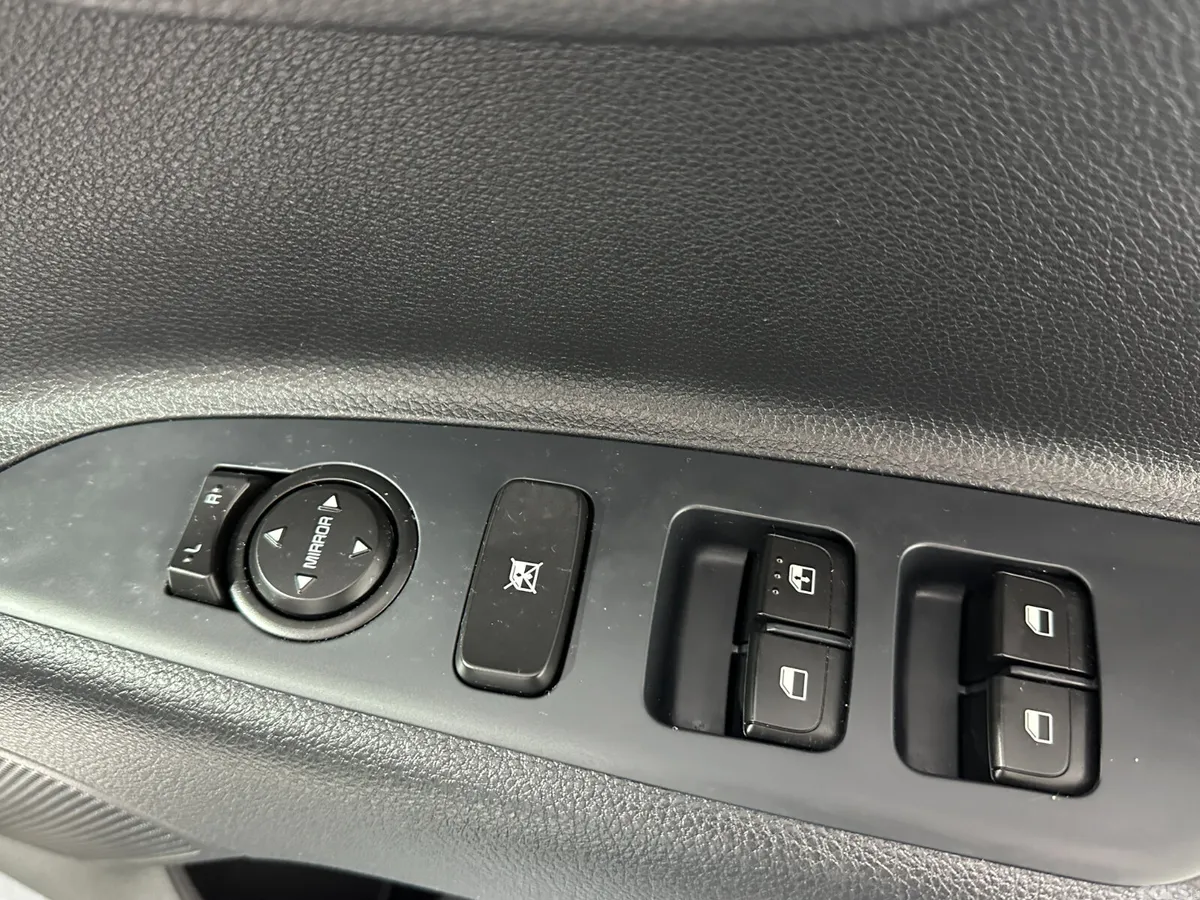 Kia Stonic Hatchback, Petrol, 2025, White