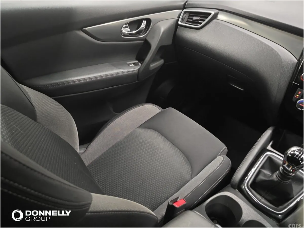 Nissan Qashqai Hatchback, Diesel, 2021, Grey