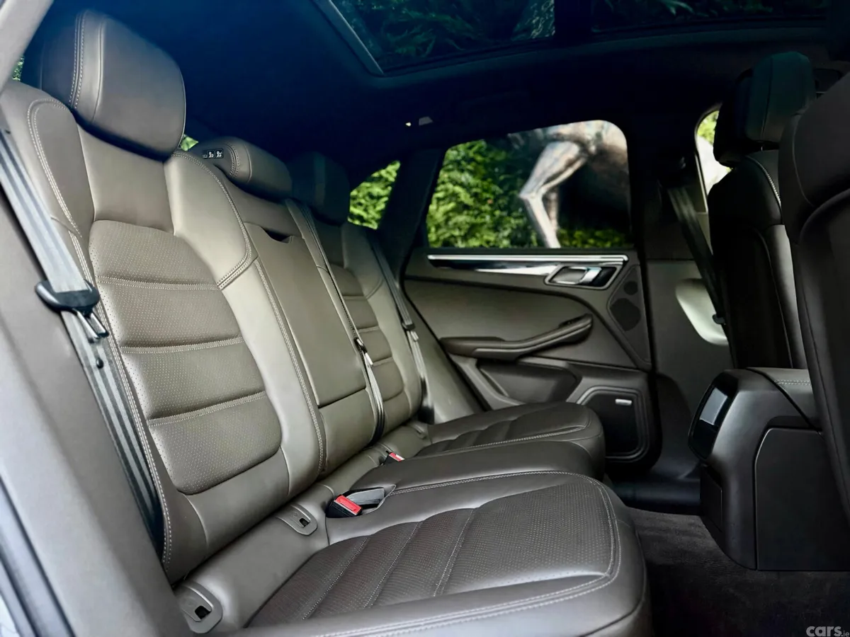 Porsche Macan SUV, Diesel, 2016, Grey