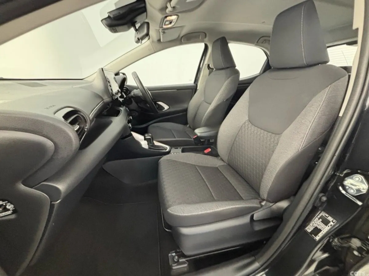 Toyota Yaris Hatchback, Petrol Hybrid, 2023, Black