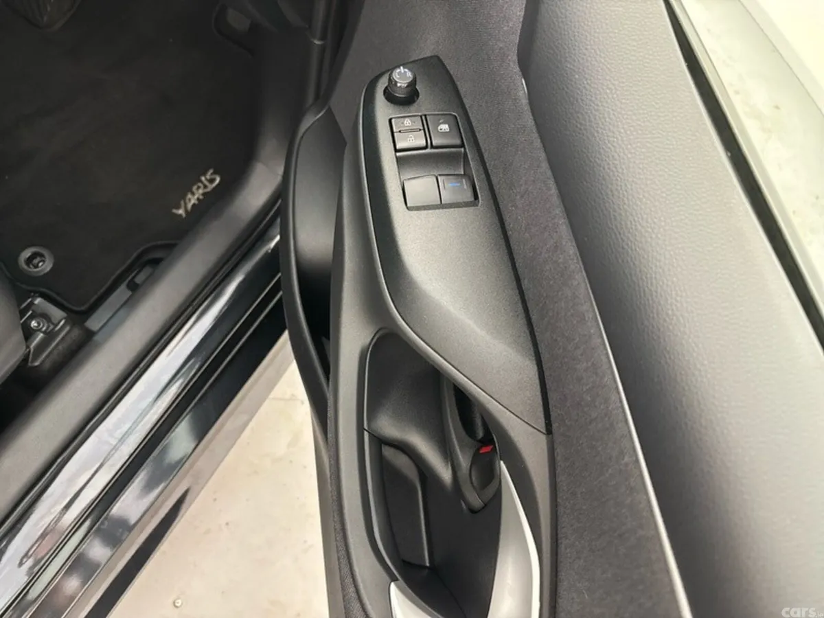 Toyota Yaris Hatchback, Petrol Hybrid, 2023, Black