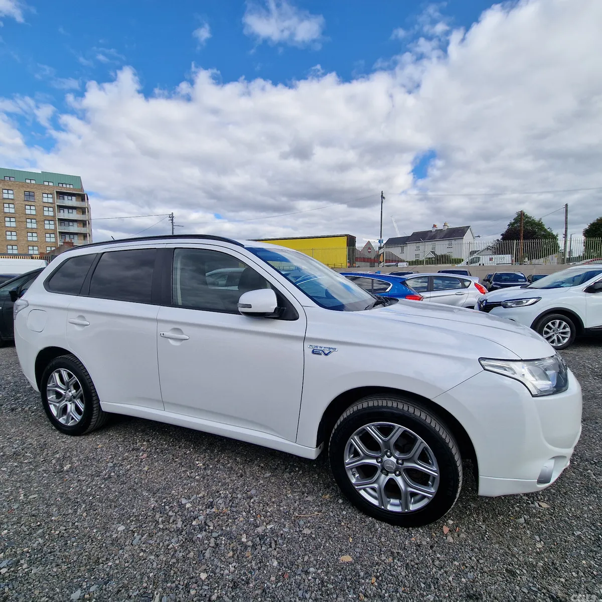 Mitsubishi Outlander SUV, Petrol Plug-in Hybrid, 2015, White