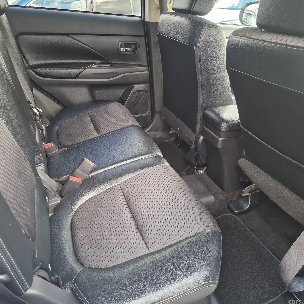 Mitsubishi Outlander SUV, Petrol Plug-in Hybrid, 2015, White