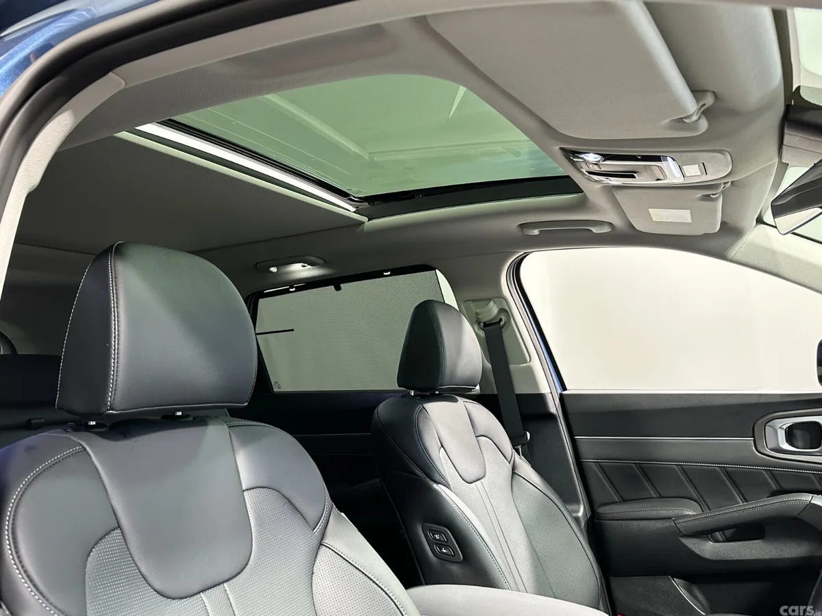 Kia Sorento SUV, Petrol Plug-in Hybrid, 2026, Blue