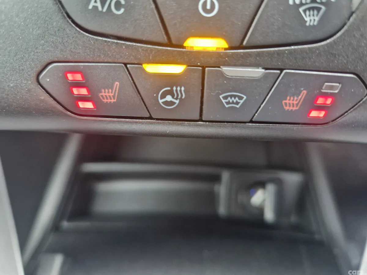 Ford Mondeo Hatchback, Diesel, 2018, Red
