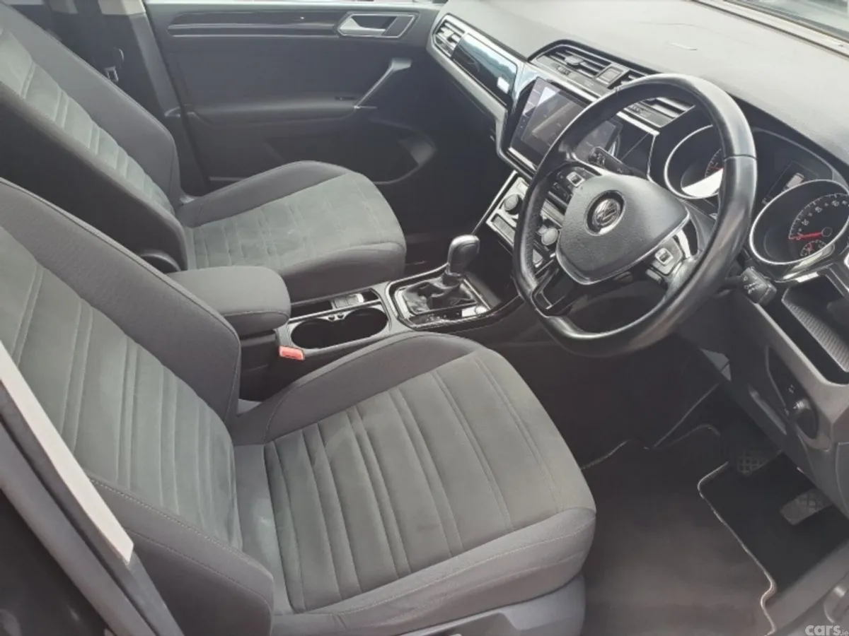 Volkswagen Touran MPV, Petrol, 2018, Black