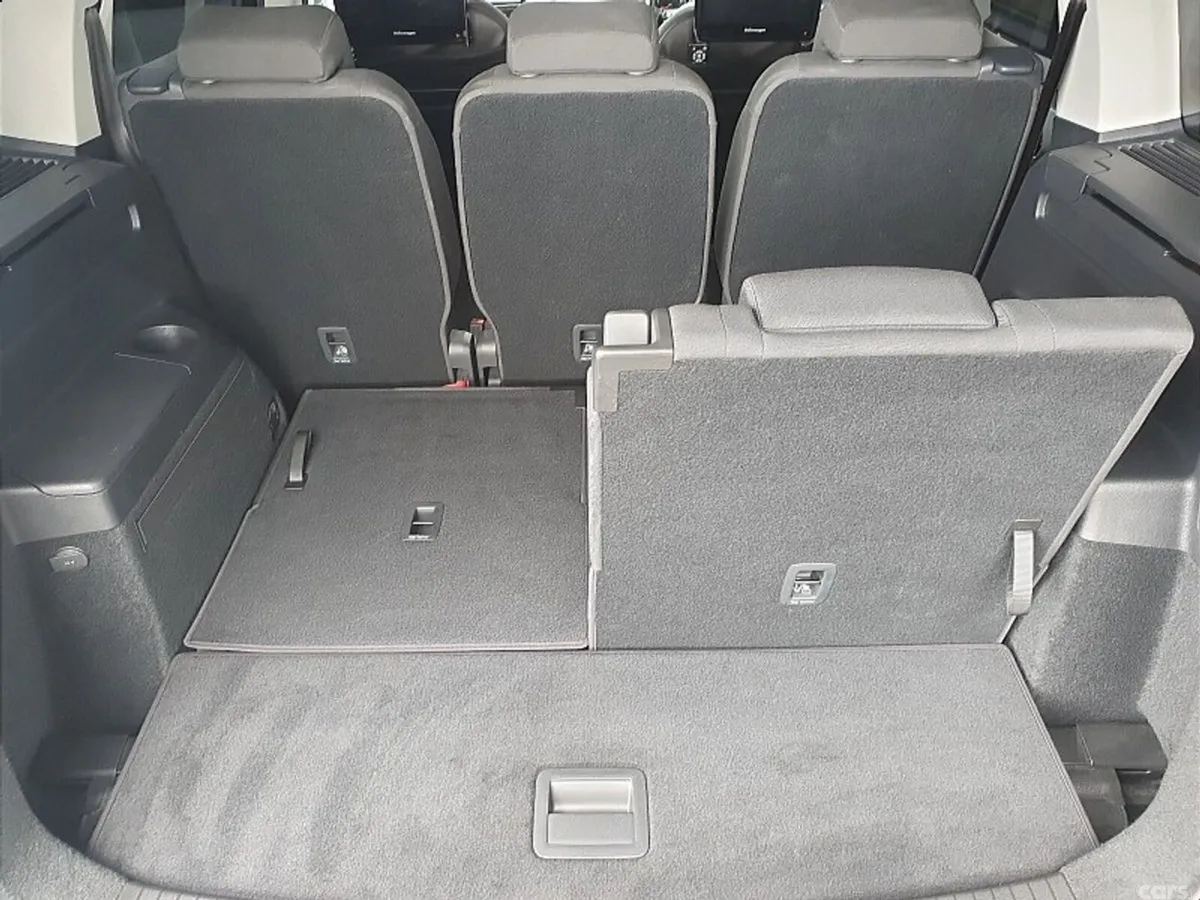 Volkswagen Touran MPV, Petrol, 2018, Black
