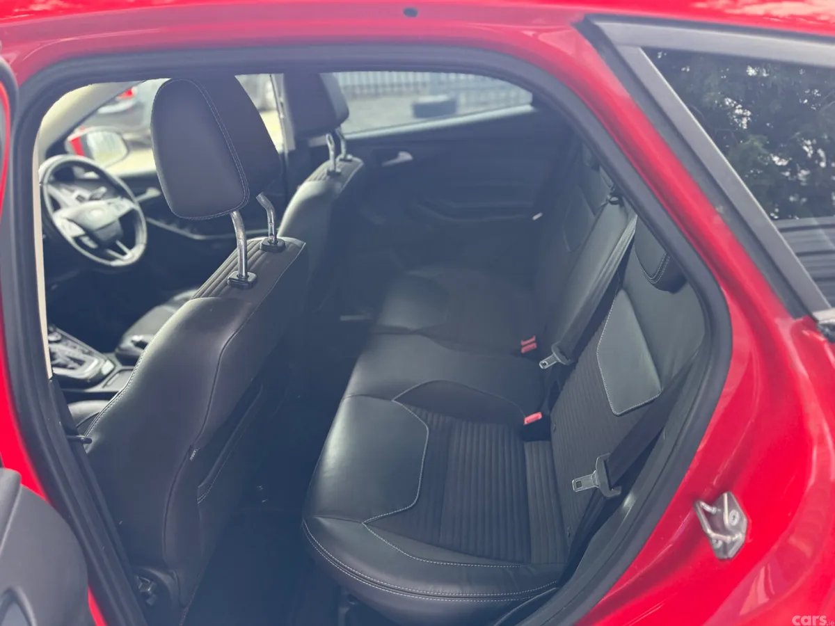 Ford Focus Hatchback, Diesel, 2017, Red
