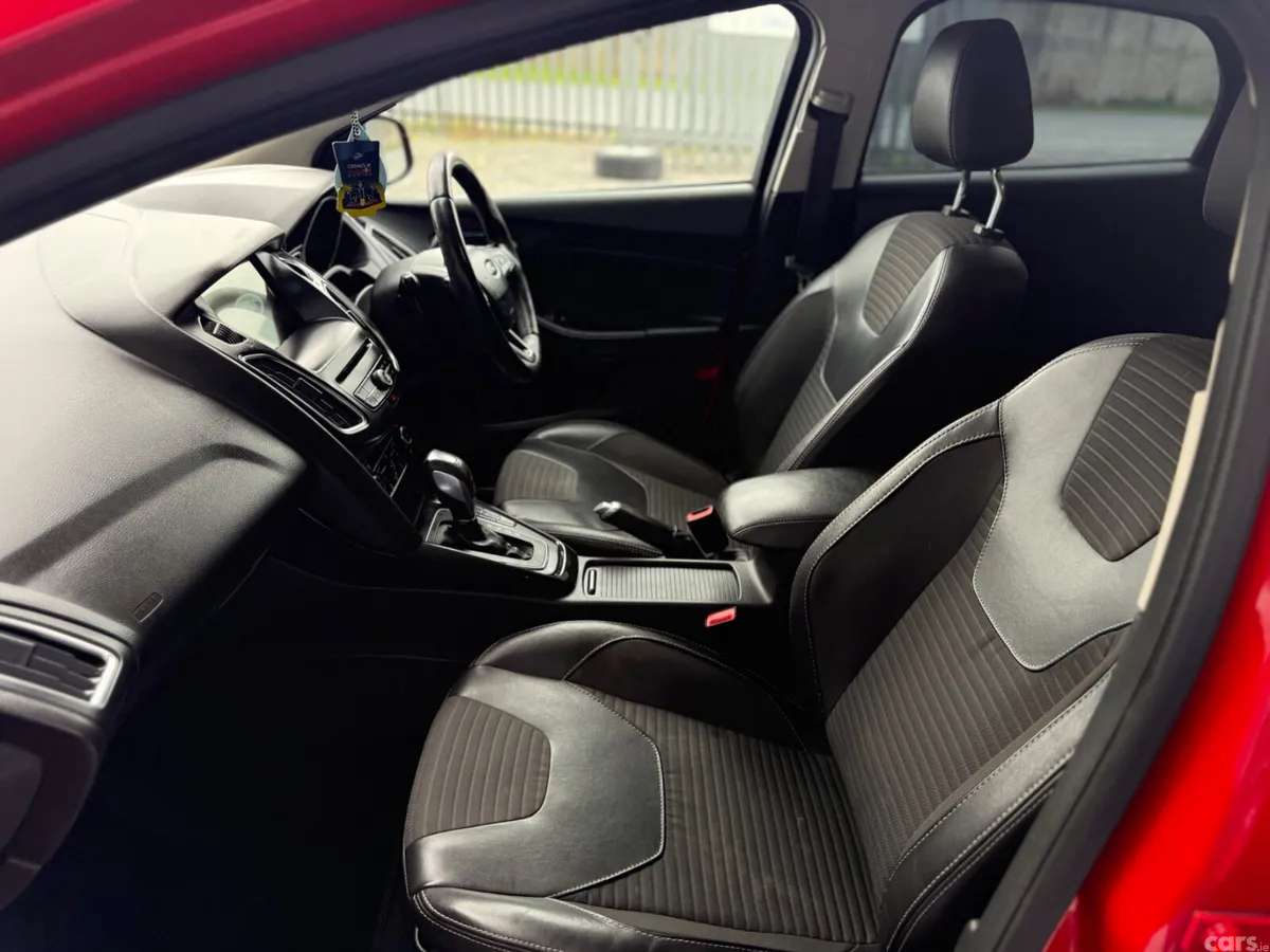 Ford Focus Hatchback, Diesel, 2017, Red
