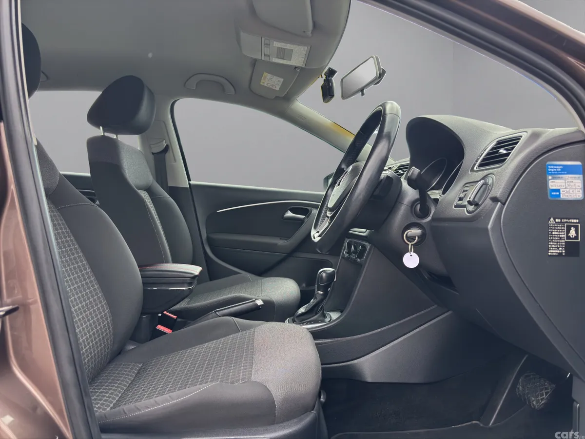 Volkswagen Polo Hatchback, Petrol, 2015, Brown
