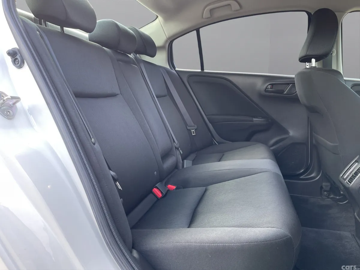 Honda Grace Hatchback, Petrol Hybrid, 2015, White