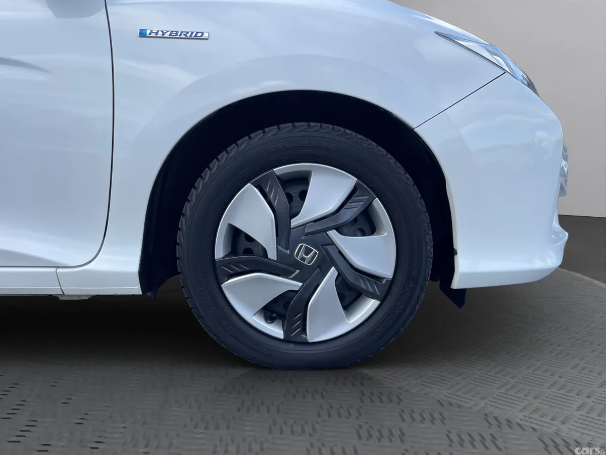 Honda Grace Hatchback, Petrol Hybrid, 2015, White
