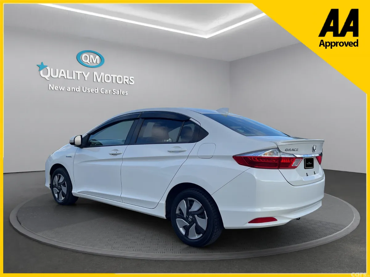 Honda Grace Hatchback, Petrol Hybrid, 2015, White