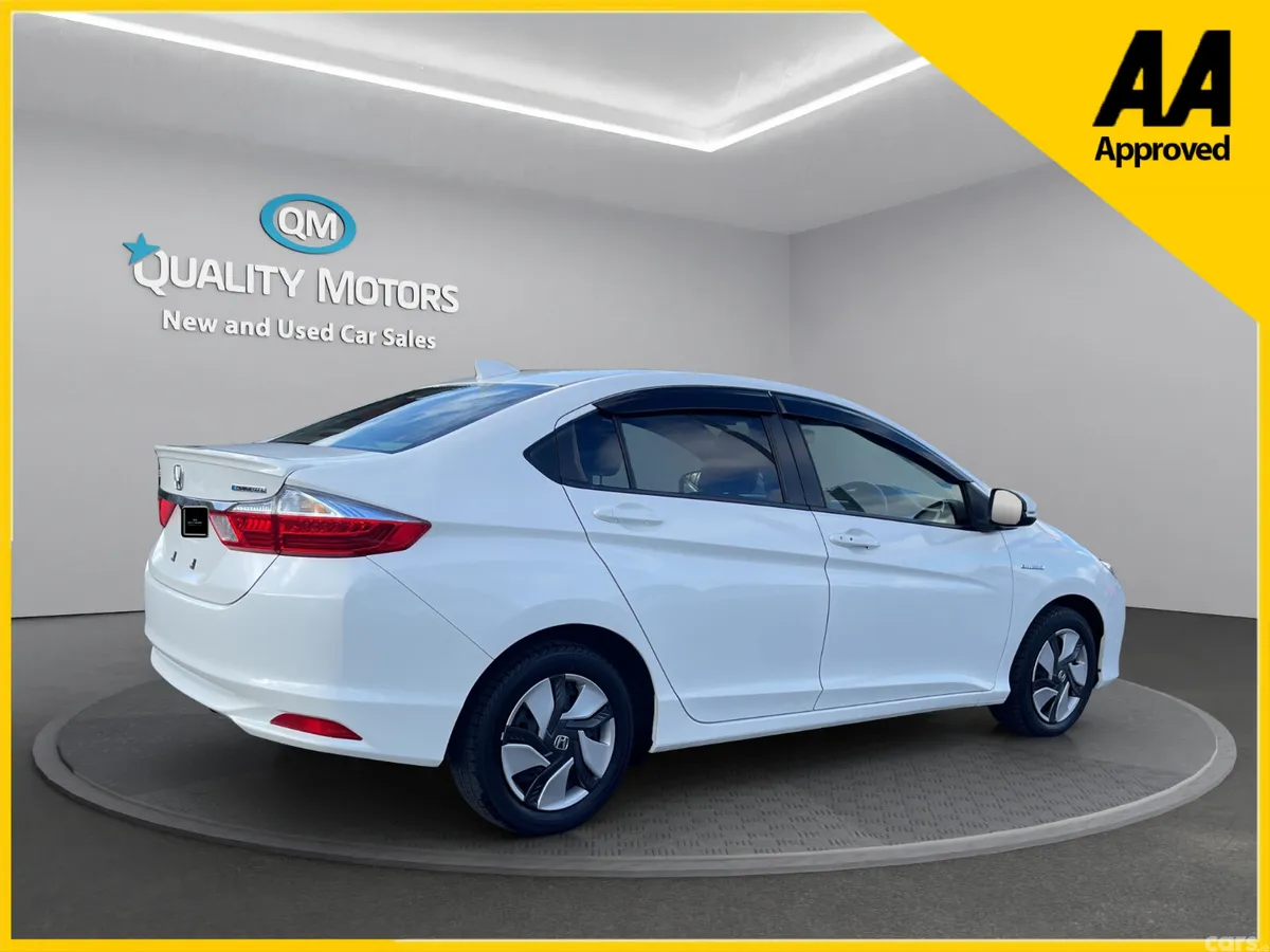 Honda Grace Hatchback, Petrol Hybrid, 2015, White