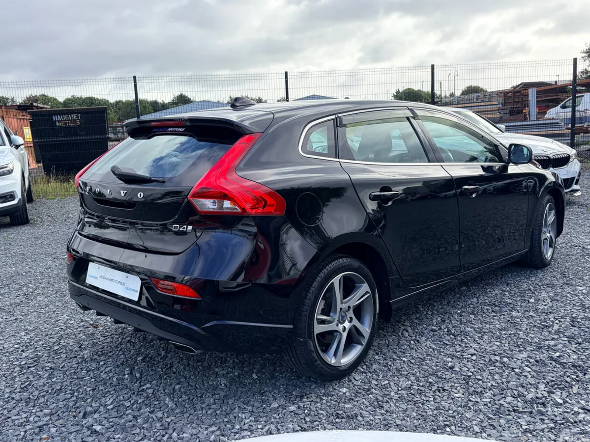 Volvo V40 Hatchback, Diesel, 2019, Black