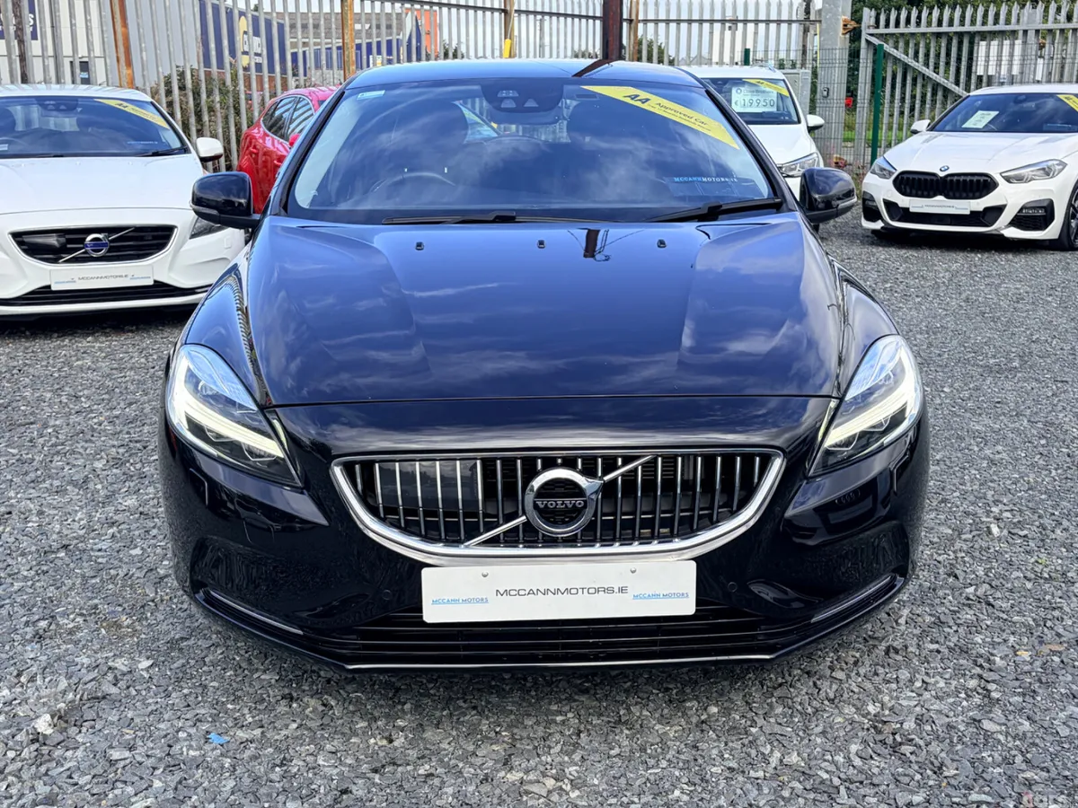 Volvo V40 Hatchback, Diesel, 2019, Black