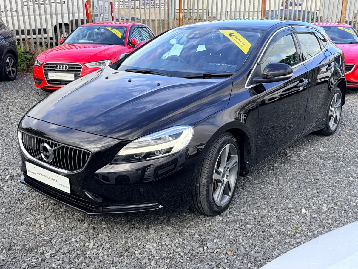 Volvo V40 Hatchback, Diesel, 2019, Black