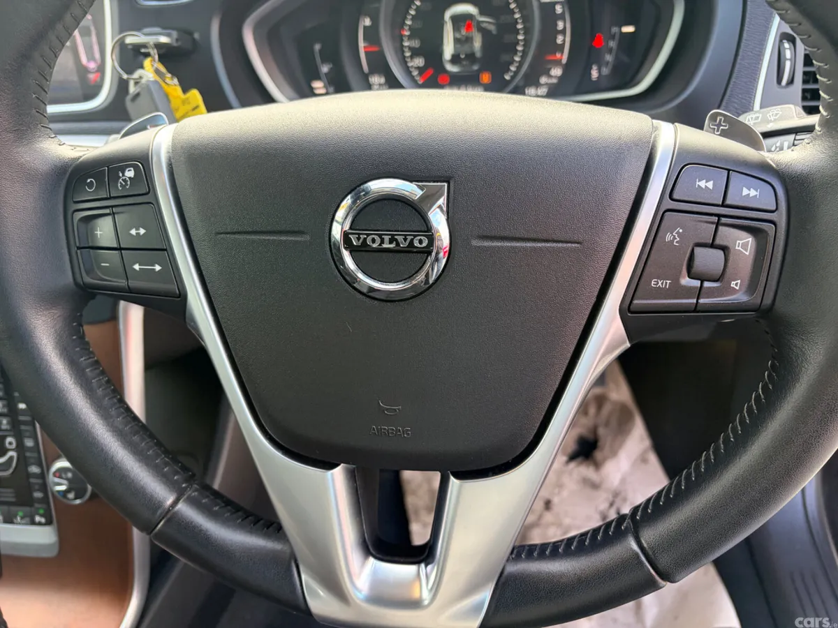 Volvo V40 Hatchback, Diesel, 2019, Black
