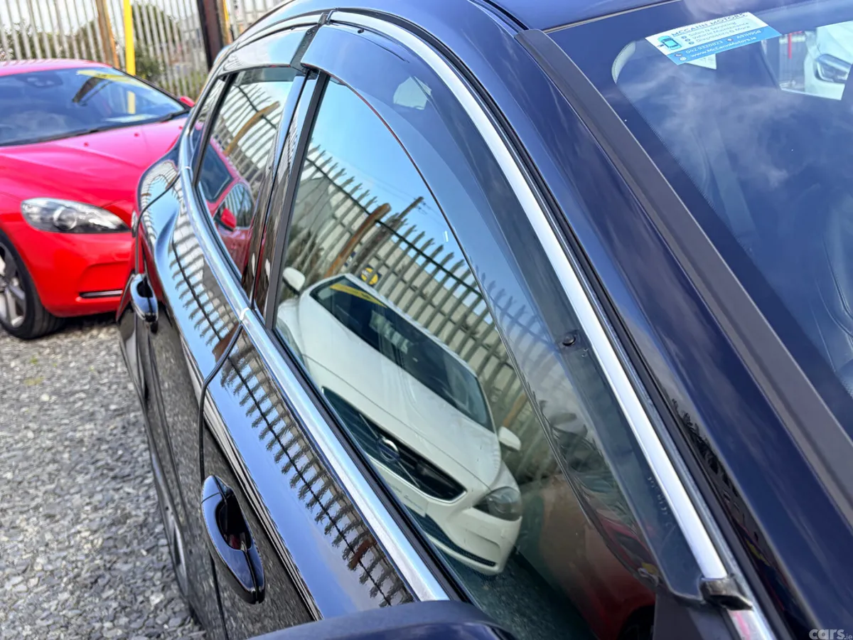 Volvo V40 Hatchback, Diesel, 2019, Black