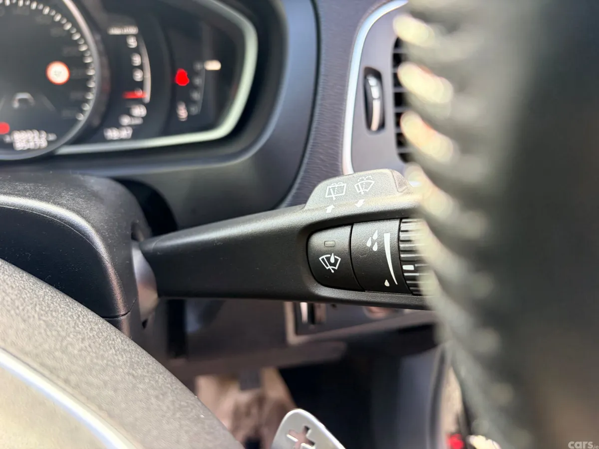 Volvo V40 Hatchback, Diesel, 2019, Black