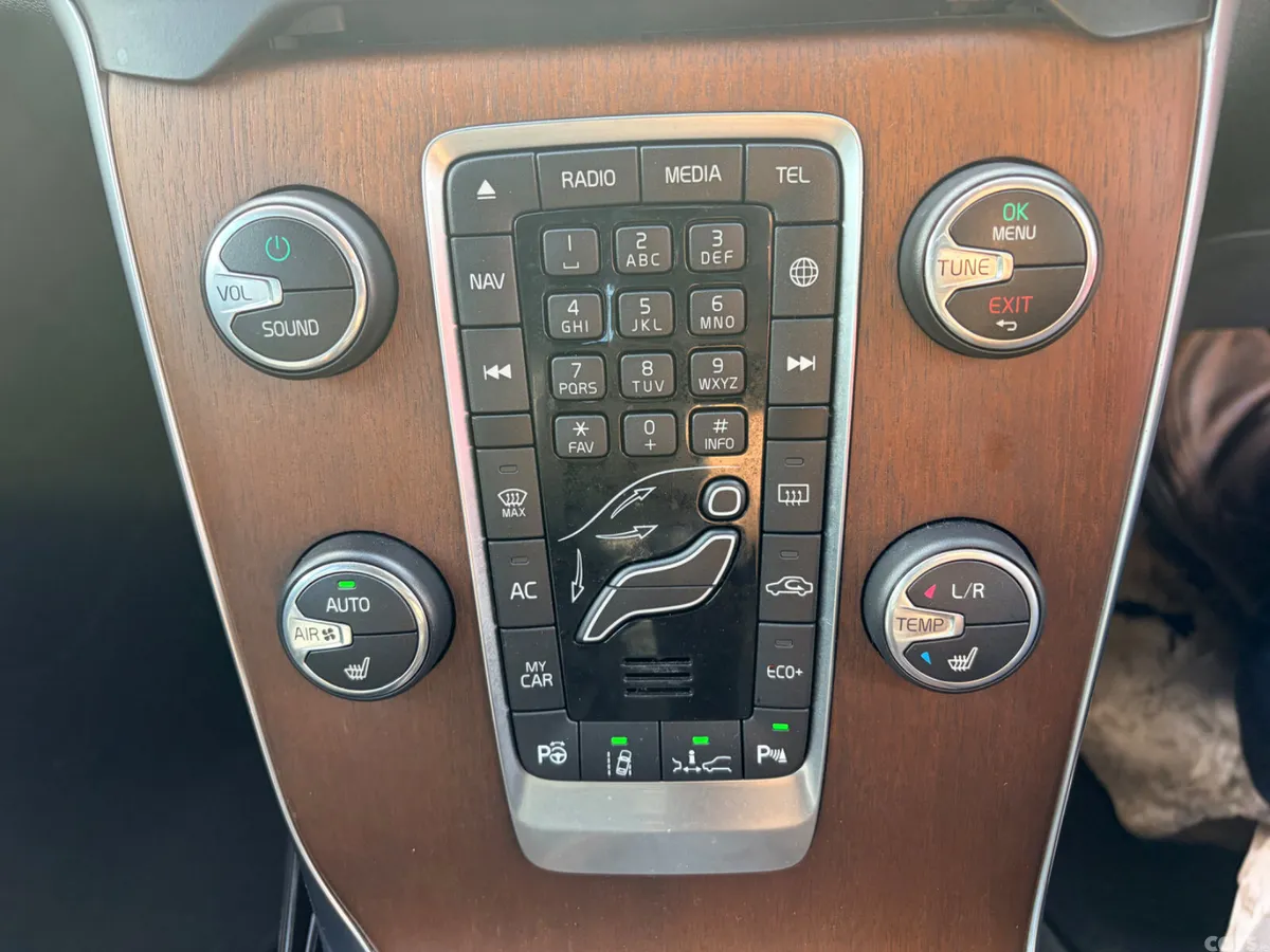 Volvo V40 Hatchback, Diesel, 2019, Black