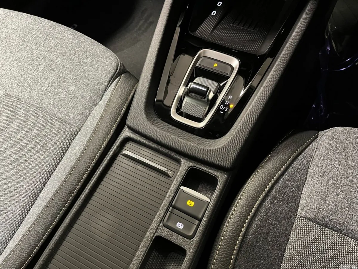 Skoda Octavia Saloon, Petrol, 2026, Grey