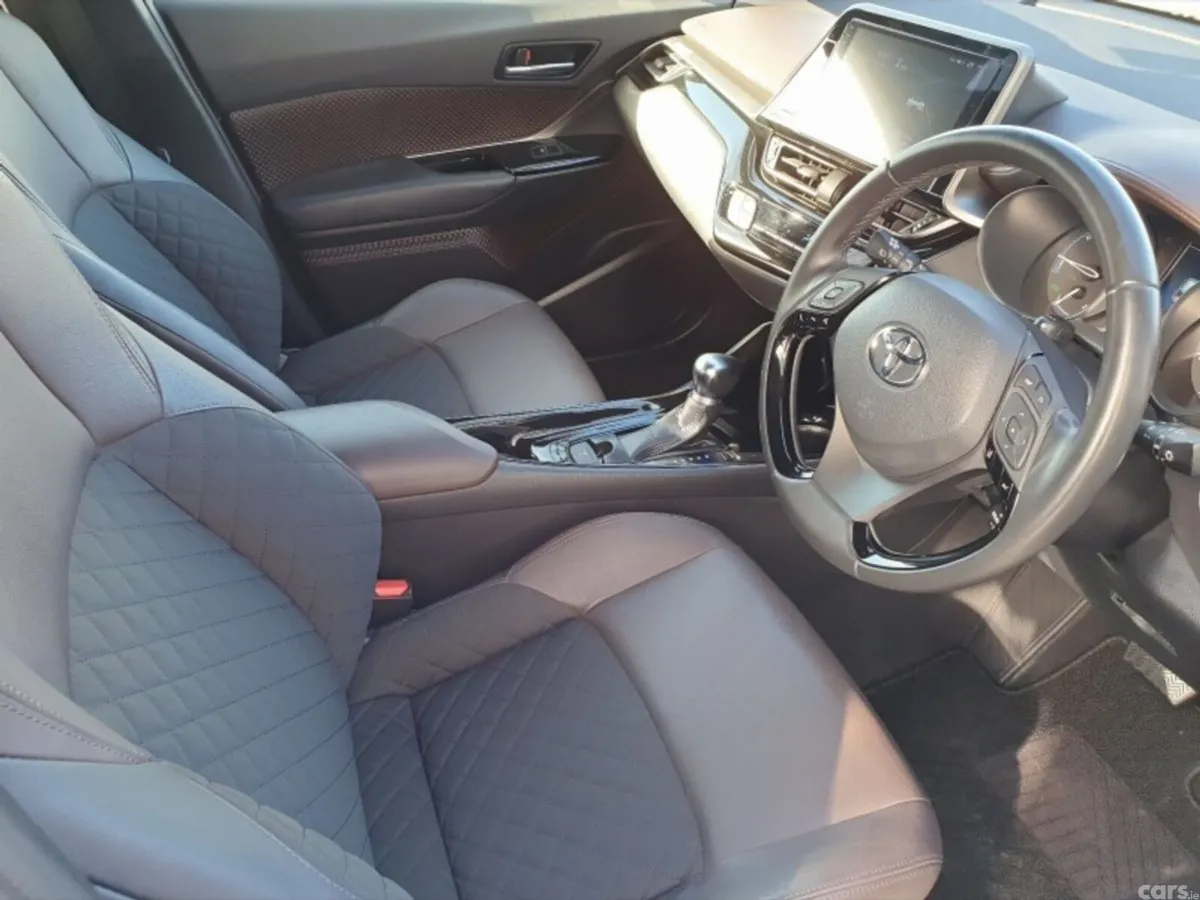 Toyota C-HR SUV, Petrol Hybrid, 2018, Silver