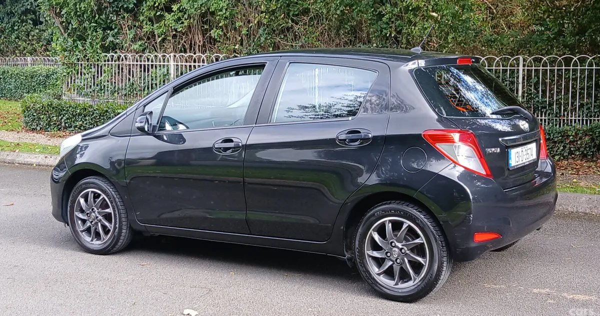 Toyota Yaris Hatchback, Petrol, 2013, Black