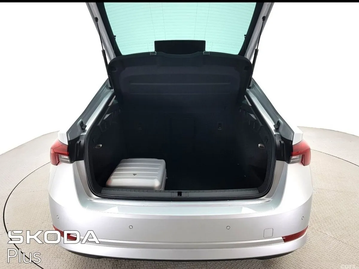 Skoda Octavia Saloon, Petrol, 2024, Silver