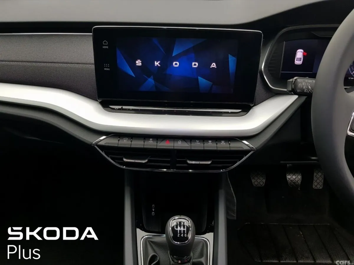Skoda Octavia Saloon, Petrol, 2024, Silver