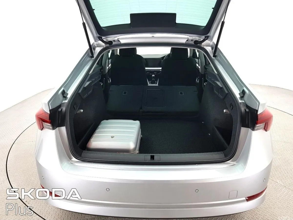Skoda Octavia Saloon, Petrol, 2024, Silver