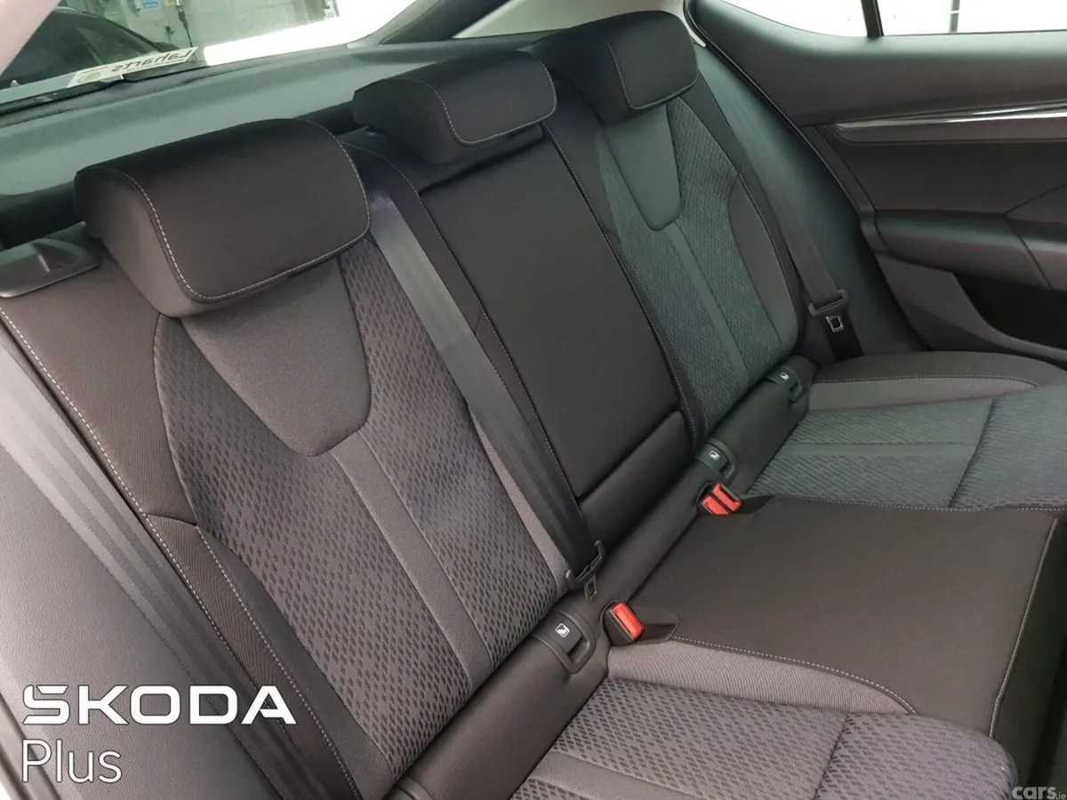 Skoda Octavia Saloon, Petrol, 2024, Silver
