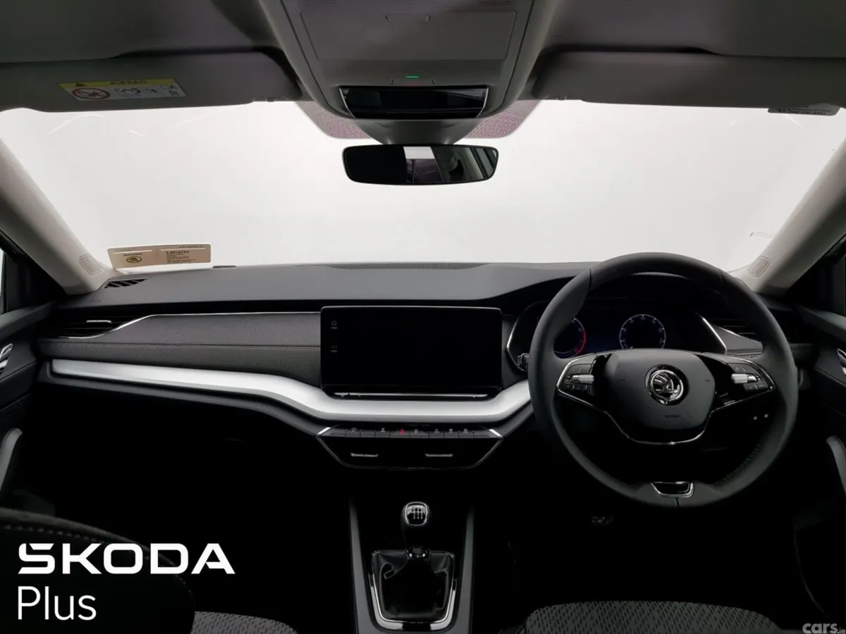 Skoda Octavia Saloon, Petrol, 2024, Silver