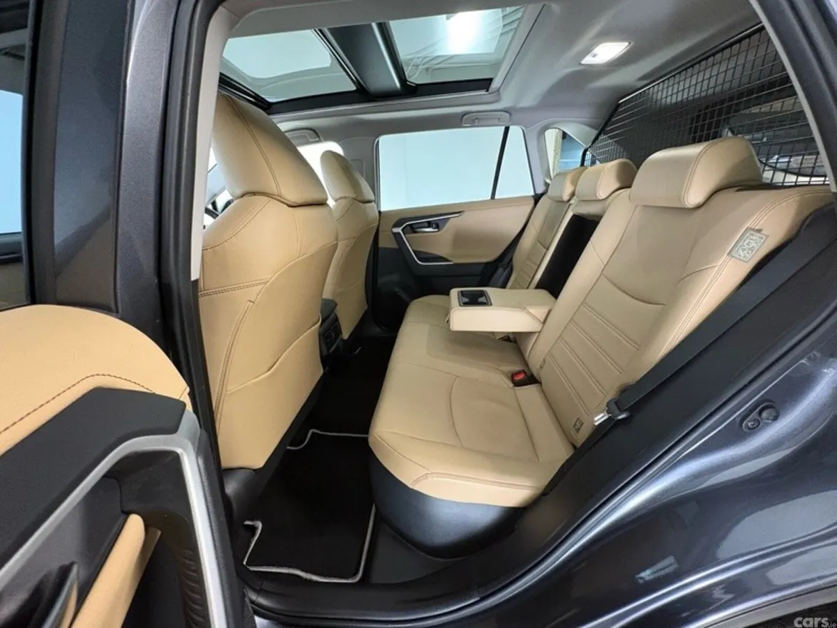 Toyota RAV4 SUV, Petrol Hybrid, 2023, Grey