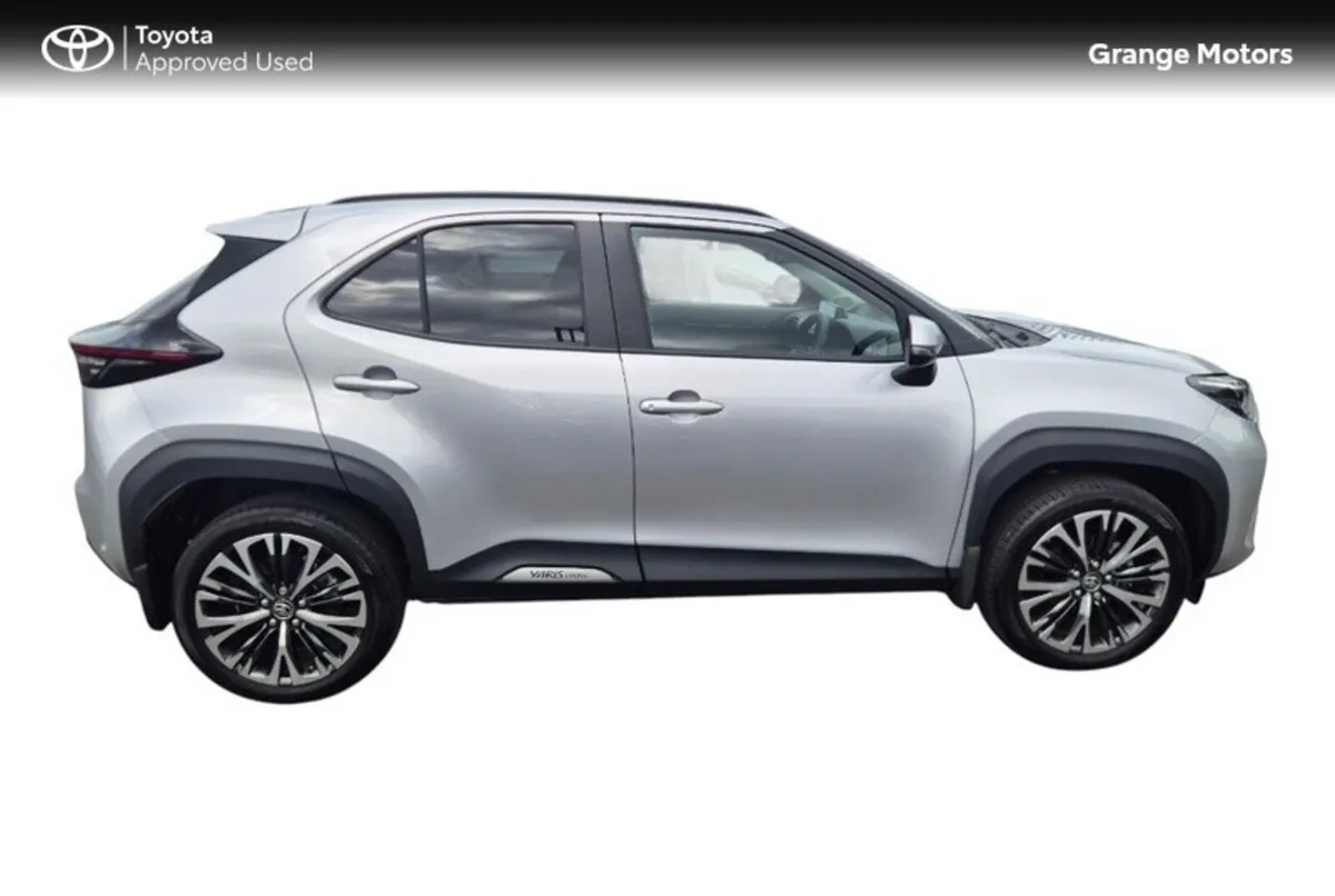 Toyota Yaris Cross Hatchback, Petrol Hybrid, 2025, Silver