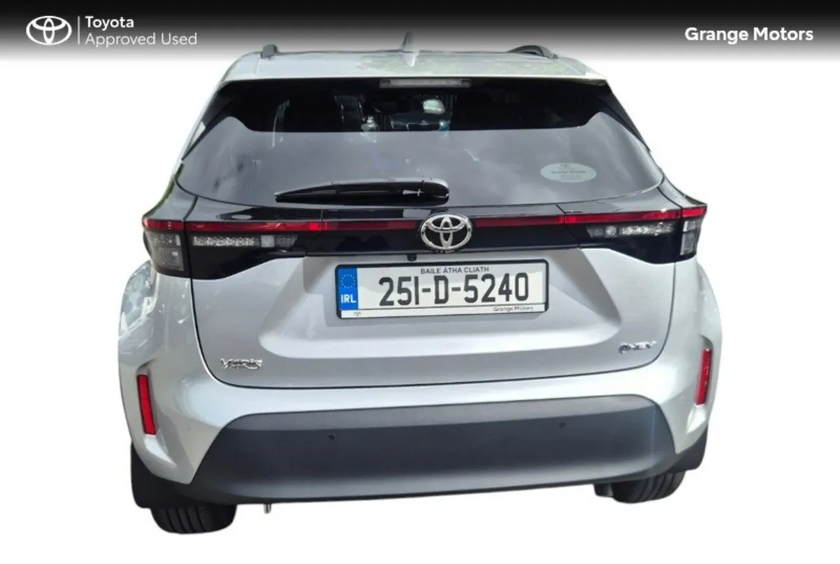 Toyota Yaris Cross Hatchback, Petrol Hybrid, 2025, Silver