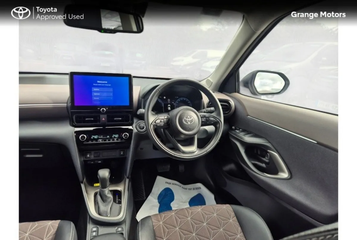 Toyota Yaris Cross Hatchback, Petrol Hybrid, 2025, Silver