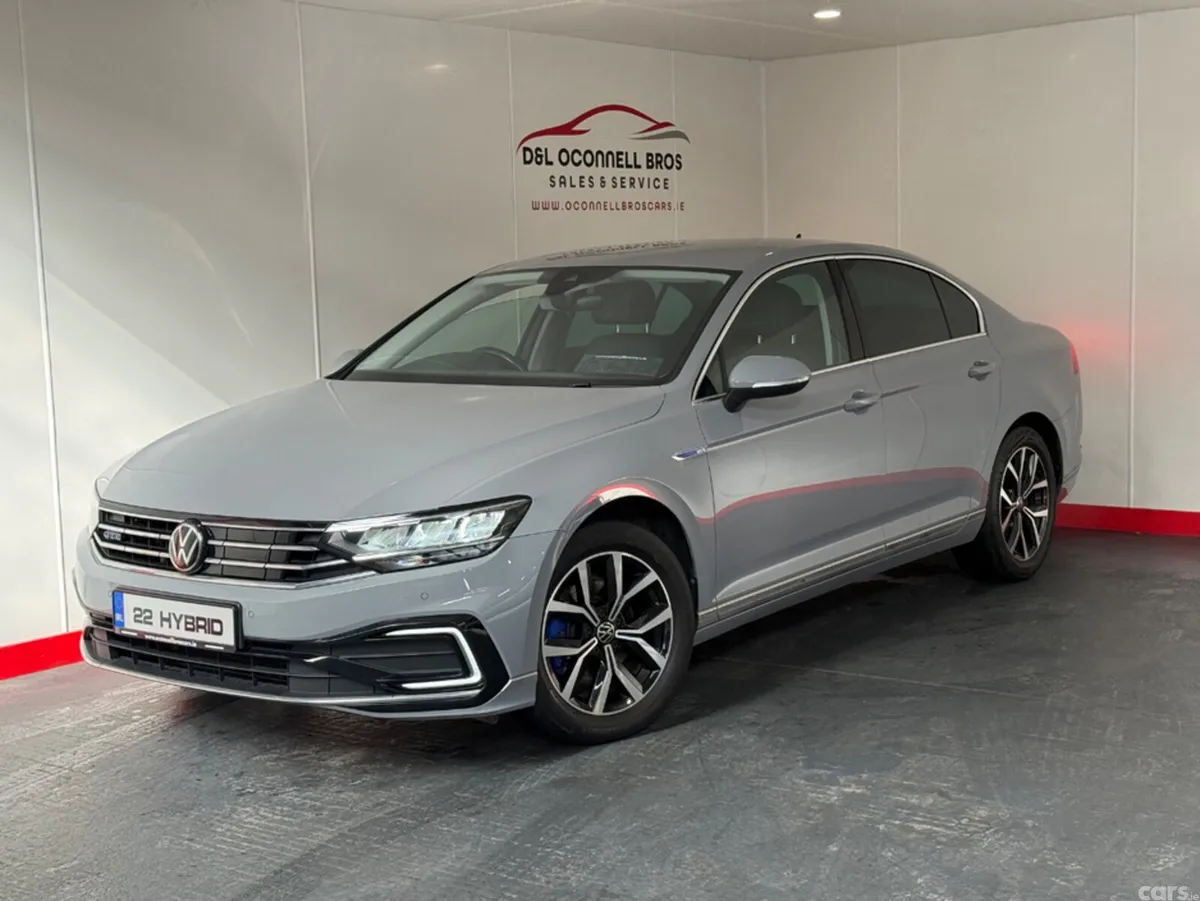 Volkswagen Passat Saloon, Petrol Hybrid, 2022, Grey