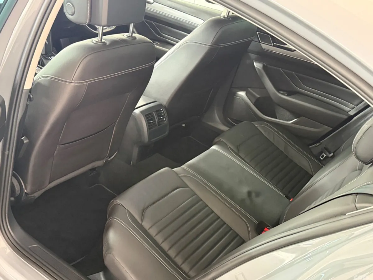Volkswagen Passat Saloon, Petrol Hybrid, 2022, Grey