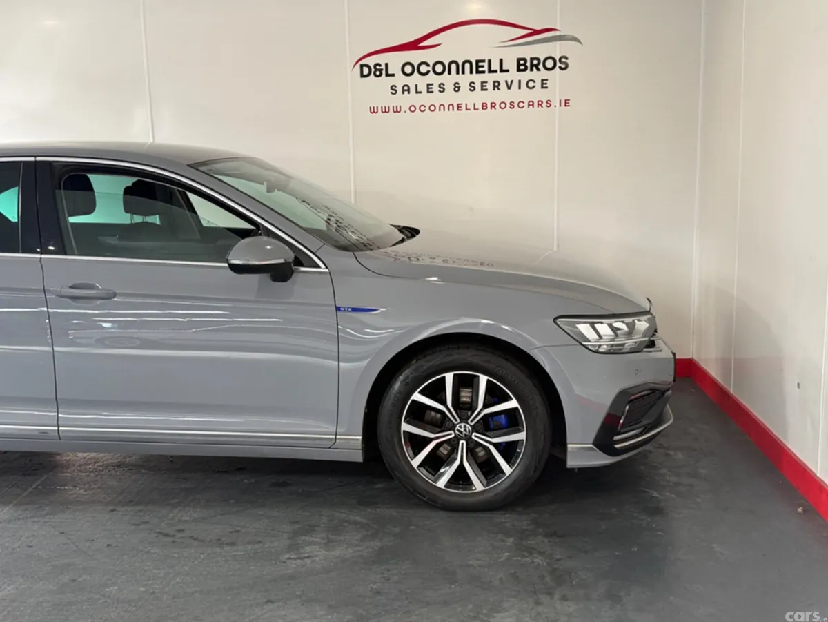 Volkswagen Passat Saloon, Petrol Hybrid, 2022, Grey