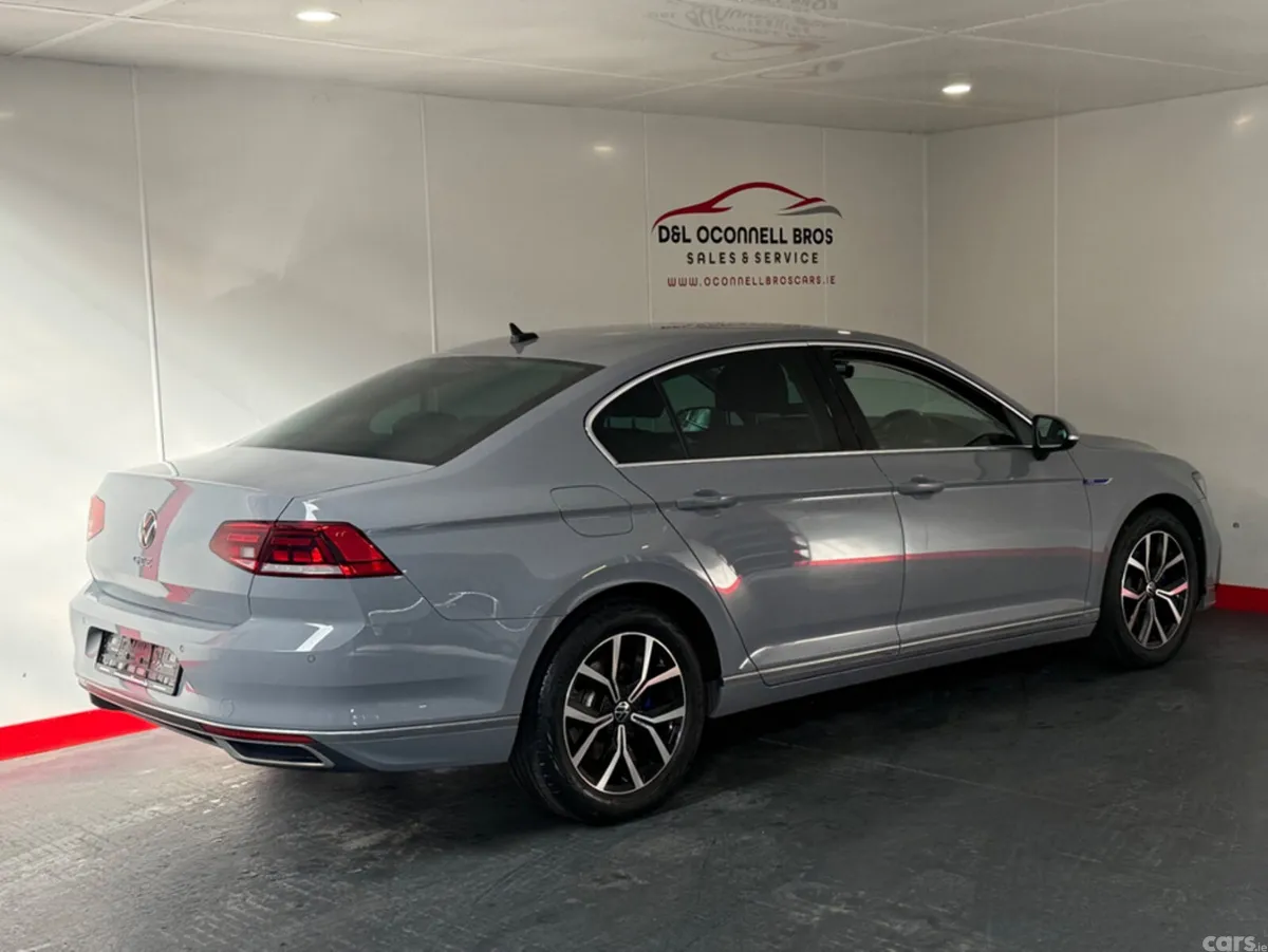 Volkswagen Passat Saloon, Petrol Hybrid, 2022, Grey