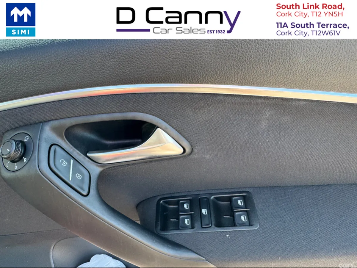 Volkswagen Polo Hatchback, Petrol, 2014, Red