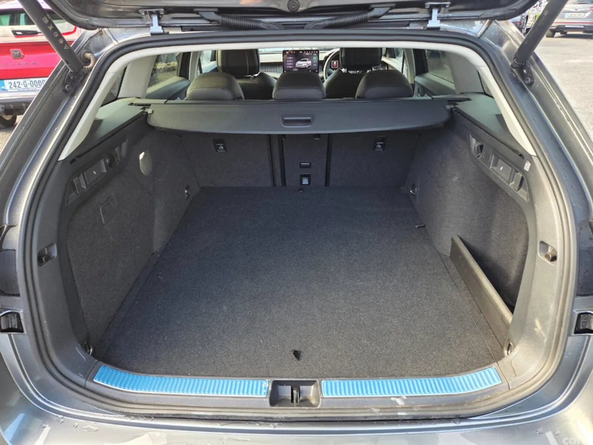 Skoda Superb Estate, Petrol Plug-in Hybrid, 2024, Grey