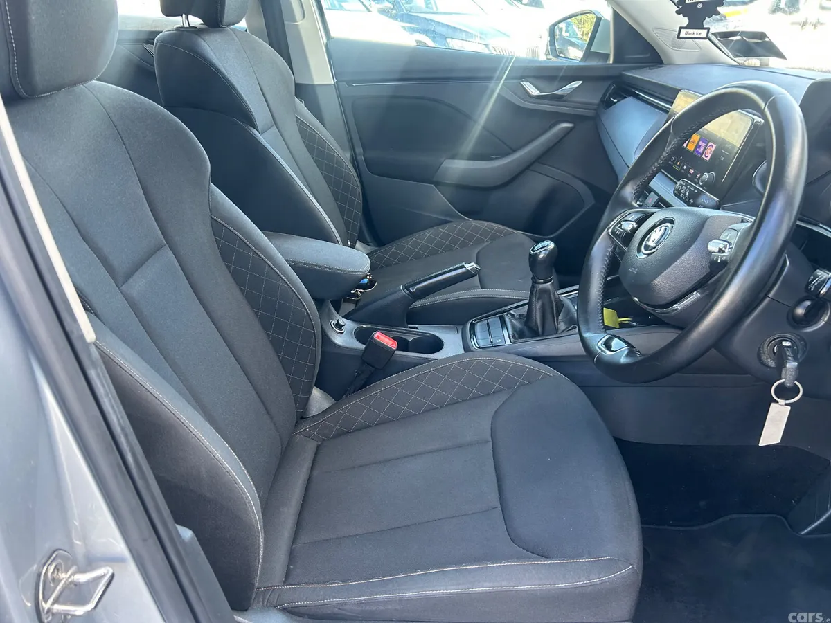 Skoda Kamiq Hatchback, Petrol, 2023, Grey