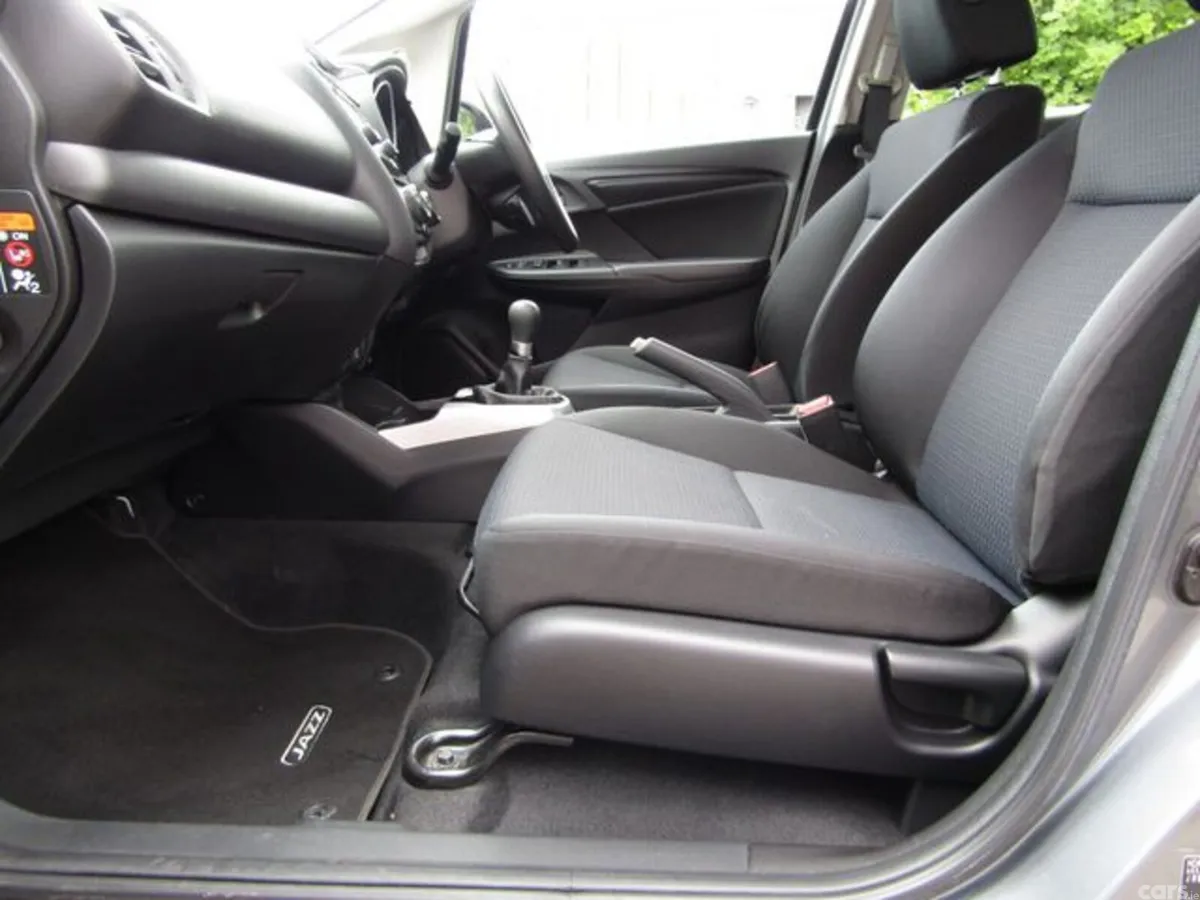 Honda Jazz Hatchback, Petrol, 2019, Grey