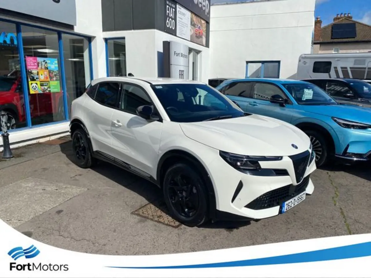 Alfa Romeo Junior Hatchback, Petrol Hybrid, 2026, White